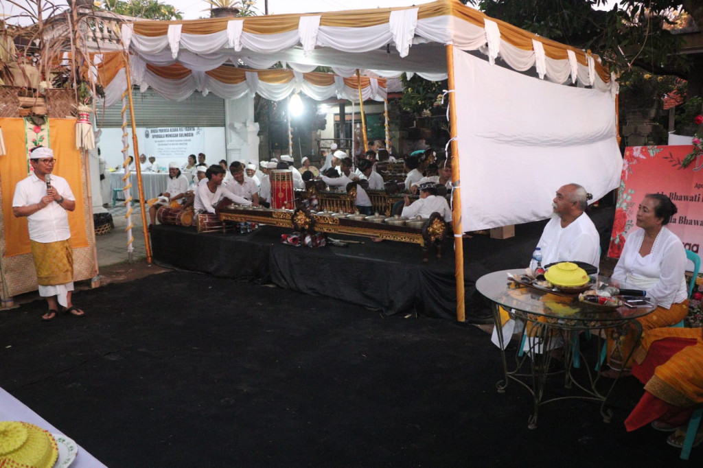 Sekda Adi Arnawa Hadiri Acara Rsi Yadnya Apodgala